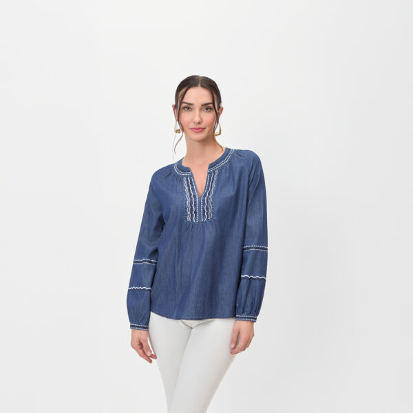 Blusa mezclilla con detalles bordados