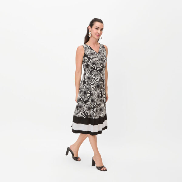 Vestido floreado blanco y negro - Imagen 3