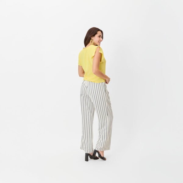 Blusa corta con amarre - Imagen 2