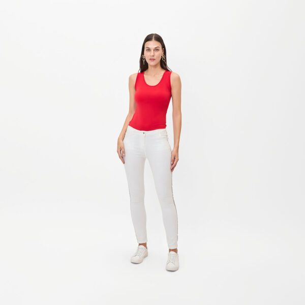 Pantalón básico blanco con detalles en lados