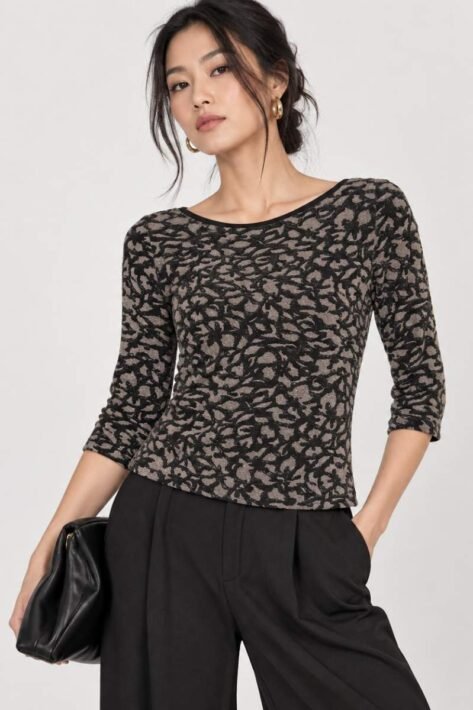 BLUSA CON BRILLOS EN NEGRO Y TAUPE