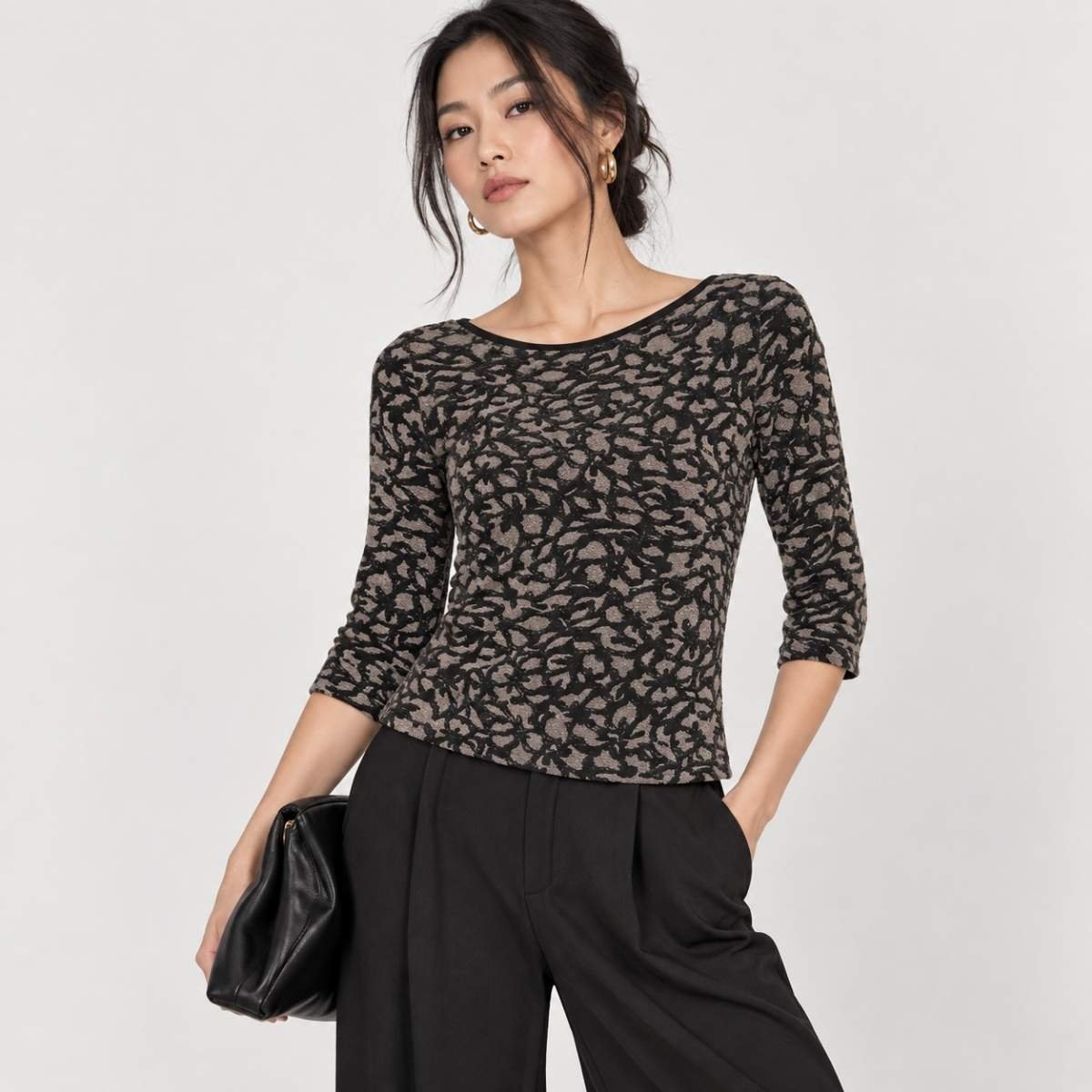 BLUSA CON BRILLOS EN NEGRO Y TAUPE