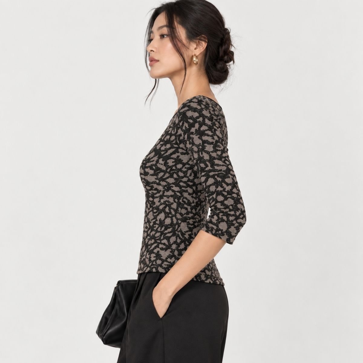BLUSA CON BRILLOS EN NEGRO Y TAUPE - Imagen 3