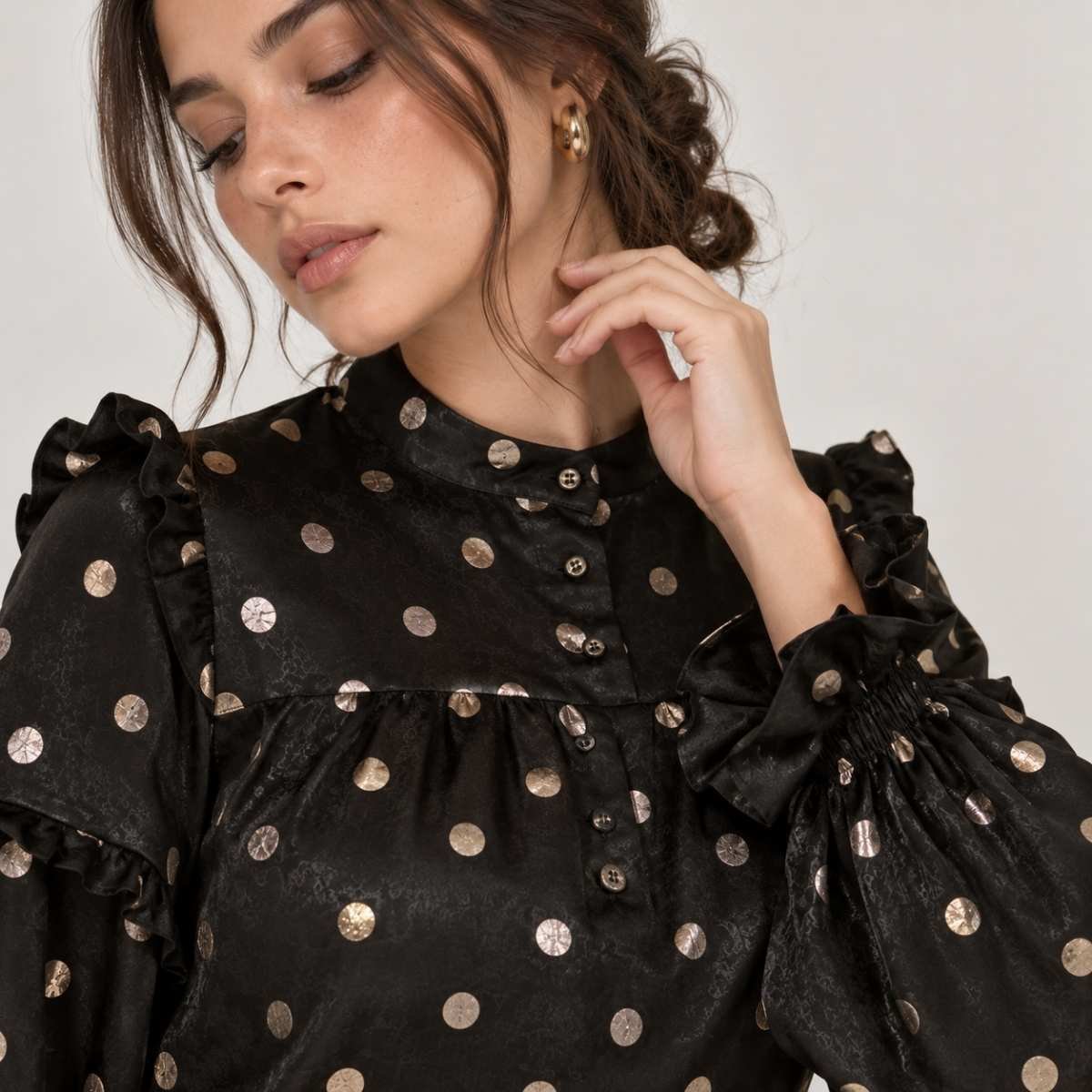 BLUSA DE LUNARES CON VOLANTES - Imagen 2