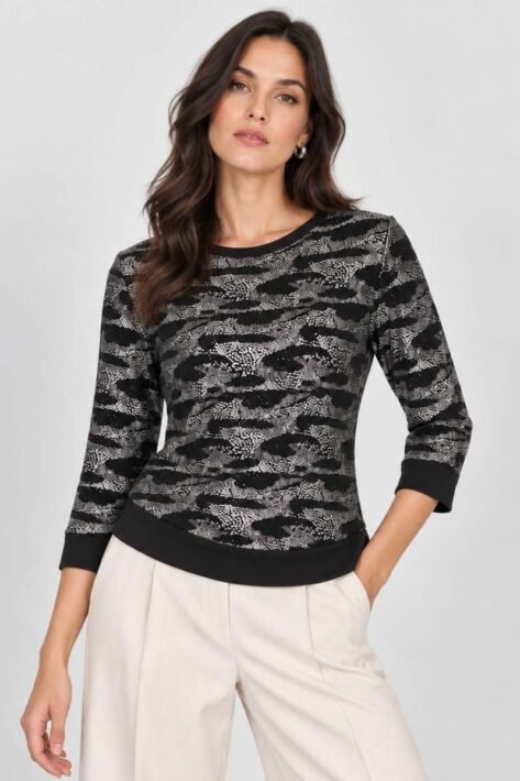 Blusa estampada con acabado brillante
