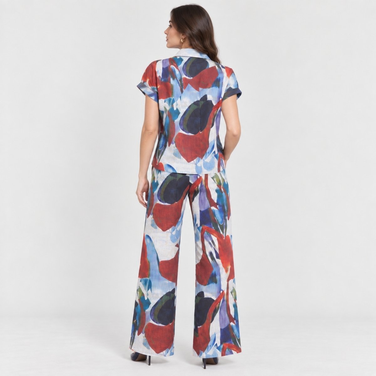 Blusa camisera con estampado artístico - Imagen 3