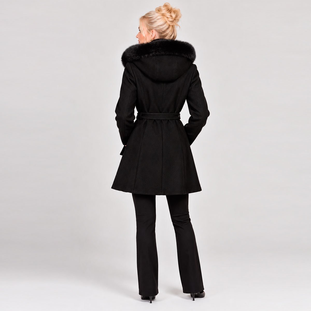 Abrigo negro | elegancia atemporal - Imagen 4